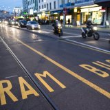 Le MCG voulait relancer les tests pour autoriser les motos et les scooters à utiliser les voies de bus. Sa proposition a été refusée par la majorité du Grand Conseil (image d'illustration).